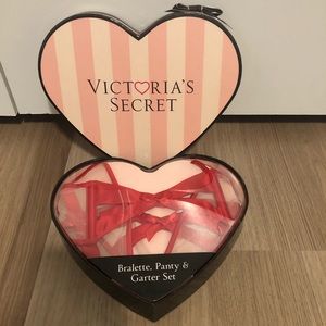Victoria’s Secret boxed lingerie gift set!